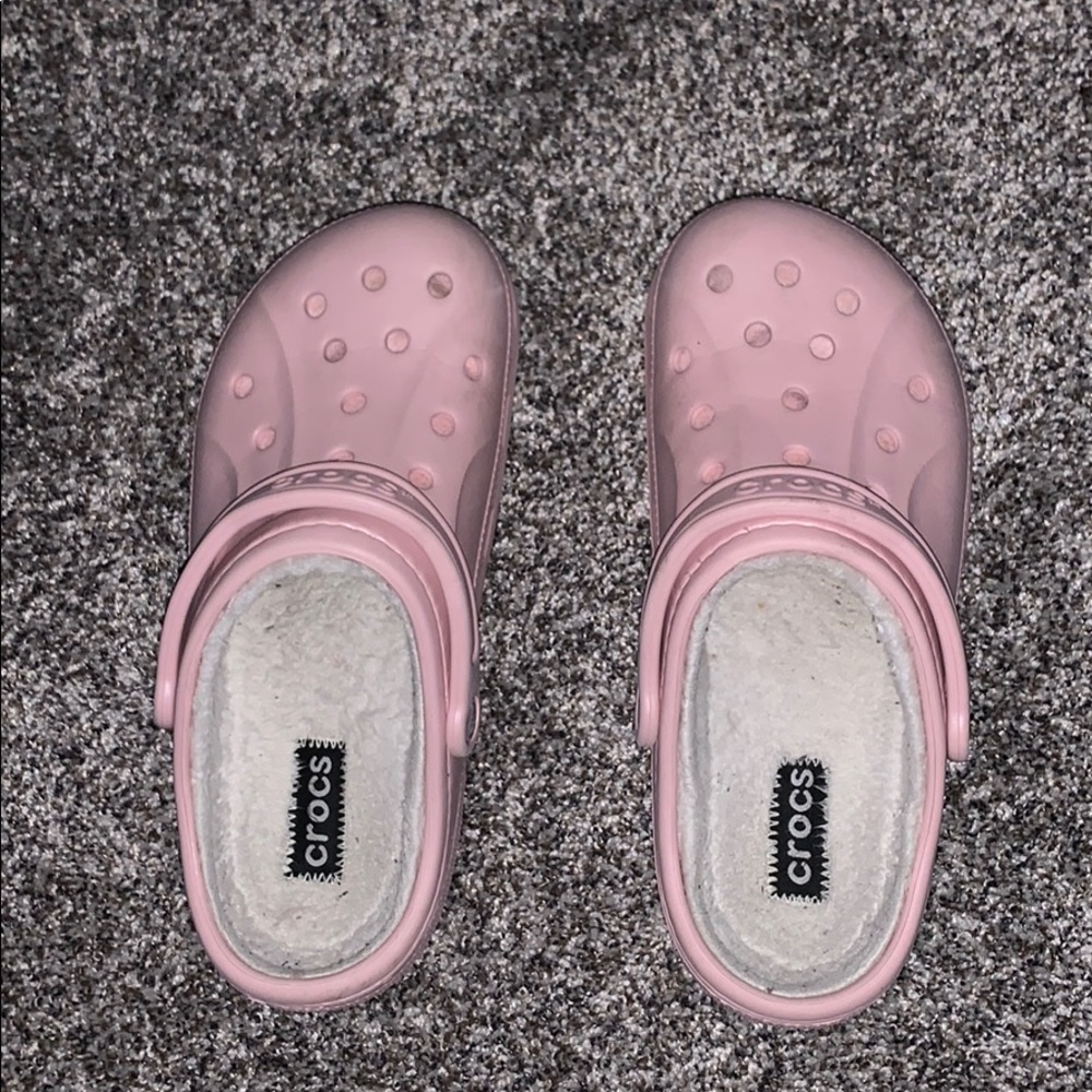 size 10 fuzzy pink crocs😍